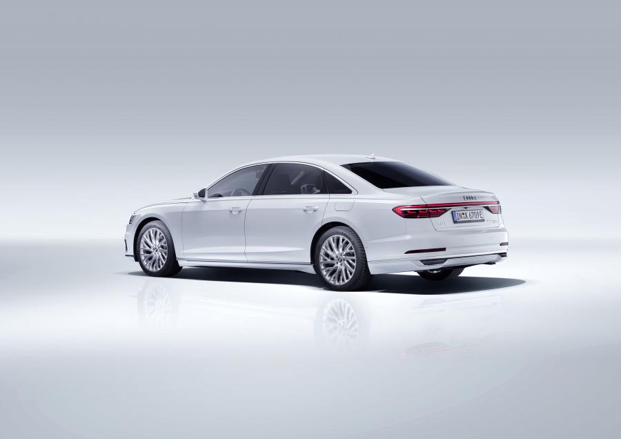  Audi A8 L 60 TFSI e Quattro 2019 года  (WW) (фото 3 из 61)